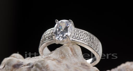A stunning Silver engagement ring with an elegant statement.
