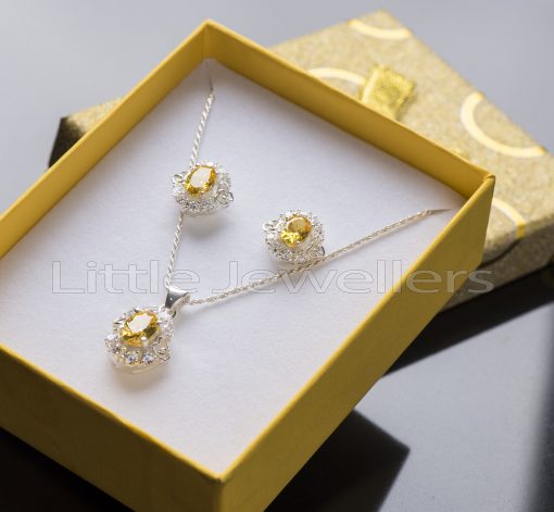 This citrine necklace set makes a standout addition to your collection