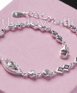 An awesome sparkle from this cubic zirconia bracelet.