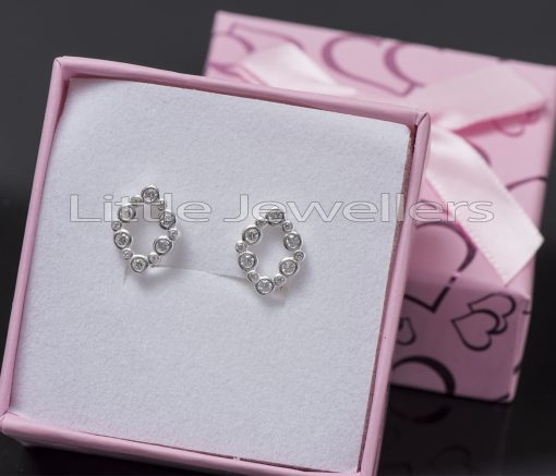 Add a great touch to your outfit with this pretty and feminine pure silver earrings.