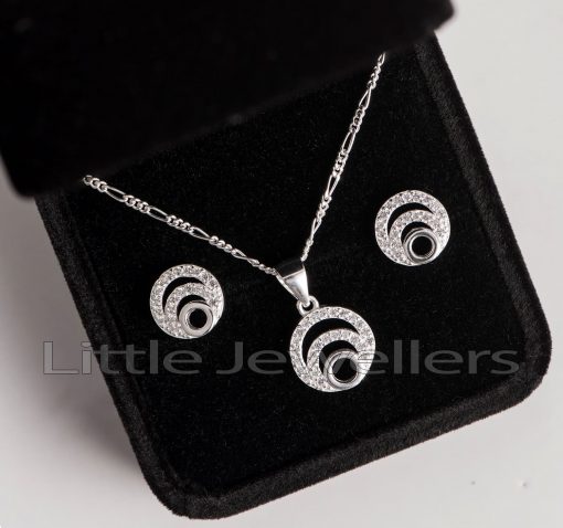 A fancy and chic sterling silver round necklace set