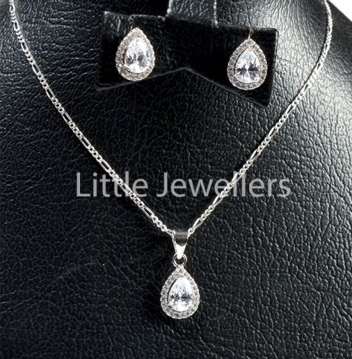 This impressive necklace & earrings set adds an eye-catching sparkle to any outfit.