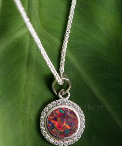 A dazzling & minimalist fire opal necklace that will complement any attire.