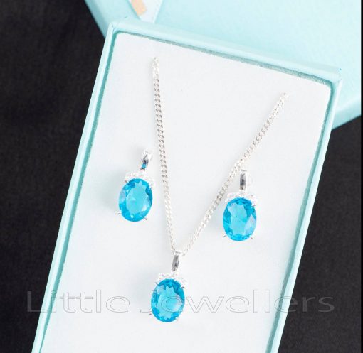 This oceanic blue necklace & earring set is the perfect combination of styles, modern and classic