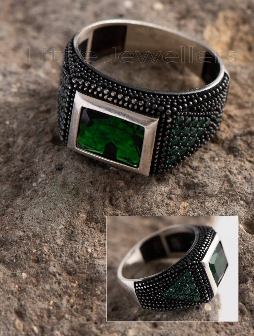 This Epic Green Male Ring Effortlessly Suits Your Persona.