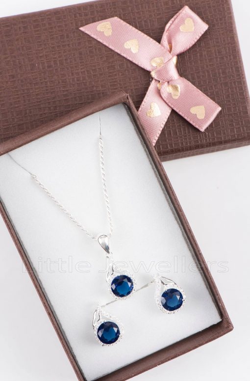 A deep blue cz sapphire necklace set that is elegant and fashionable