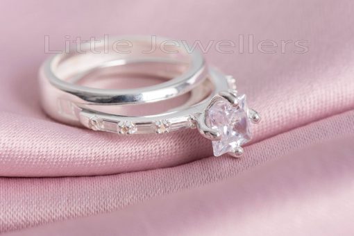 Elegant and romantic pair of matching wedding rings