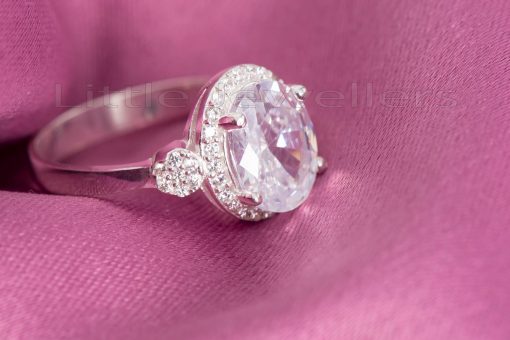 oval shaped engagement ring