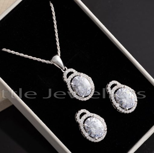 A gorgeous matching necklace set that delivers an array of sparkle and brilliance.