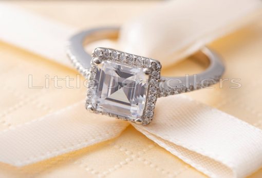 This sterling silver princess cut engagement ring conveys a sense of elegance and style.