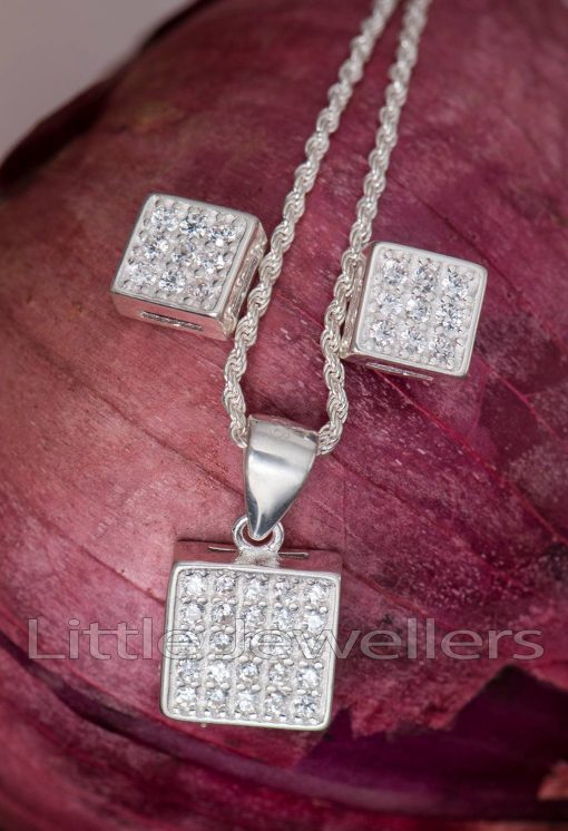 This sterling silver jewelry set is a simple and elegant piece that is ideal for special occasions.