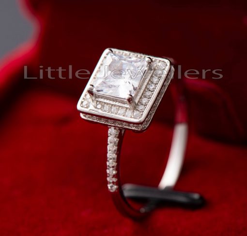 Fall in love with this captivating princess cut engagement ring set in 925 silver..