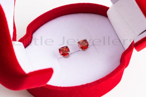  A stunning pair of red stud earrings crafted from sterling silver 