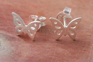 A trendy & fashionable pair of butterfly motif stud earrings that you can enjoy wearing every day.