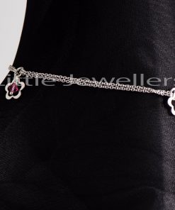 With this simple sterling silver anklet, you can add a cool twist to your look. This lovely anklet has a dangling pink flower design.