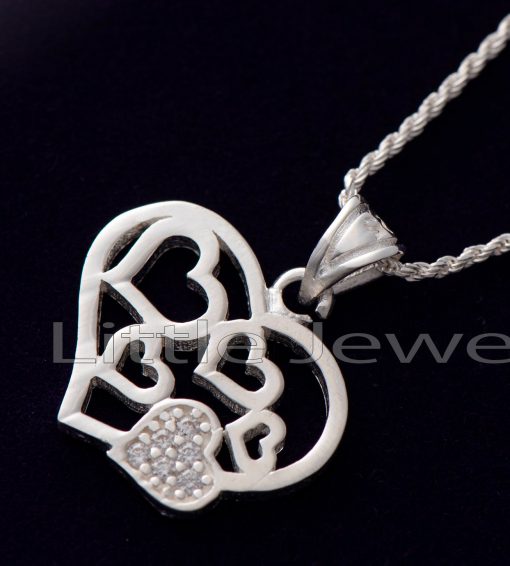 This lovely sterling silver heart shaped pendant necklace is incredibly stunning and makes a wonderful gift for that special someone.