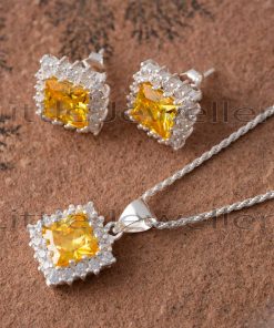 This large square shape and yellow cz stone necklace set adds a splash of color to any ensemble. It's an excellent way to add coordinating accessories to your wardrobe.