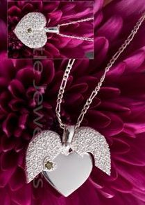 This silver necklace with an open heart pendant is the ideal way to express your love, and the heart can be opened to allow you to engrave a special message inside.