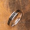 This magnificent men's wedding ring is made of pure silver. A heartbeat design is featured on the surface.