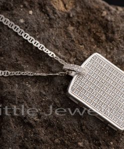 This silver square-shaped necklace is a beautiful piece of jewelry that will complement almost any outfit.