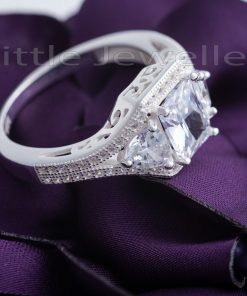 This split-shank engagement ring has a feminine, delicate design that will fit your hand flawlessly.