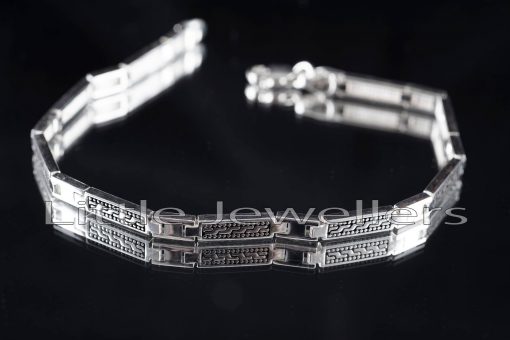 This sterling silver bracelet for men is a timeless piece of jewelry. that has a flawless, smooth finish.