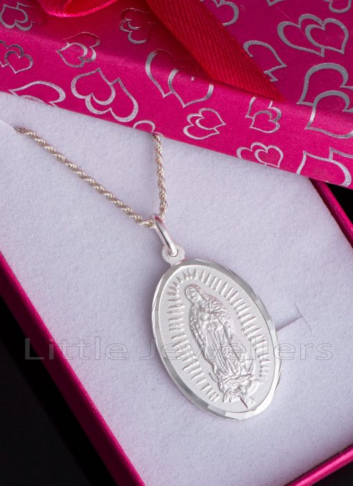 Our Virgin Mary pendant is the perfect expression of faith and devotion! Crafted from sterling silver, this catholic jewellery piece makes the perfect gift for any believer.