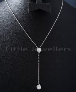 very feminine and chic delicate silver necklace, with two pendants that will accessorize your outfit and give it a modern touch.