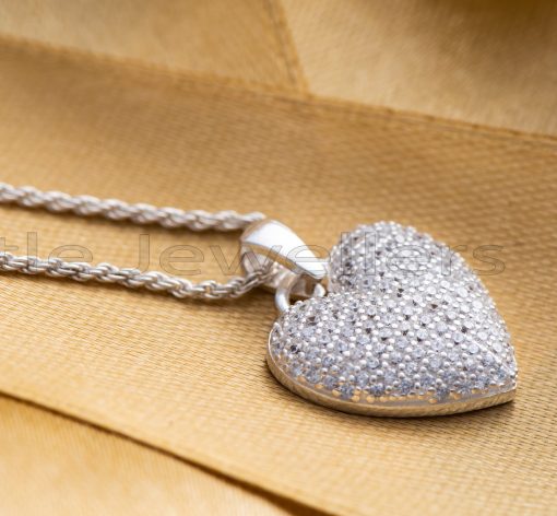 Love is beautiful, and this silver heart necklace is the ideal way to express your feelings for someone special.