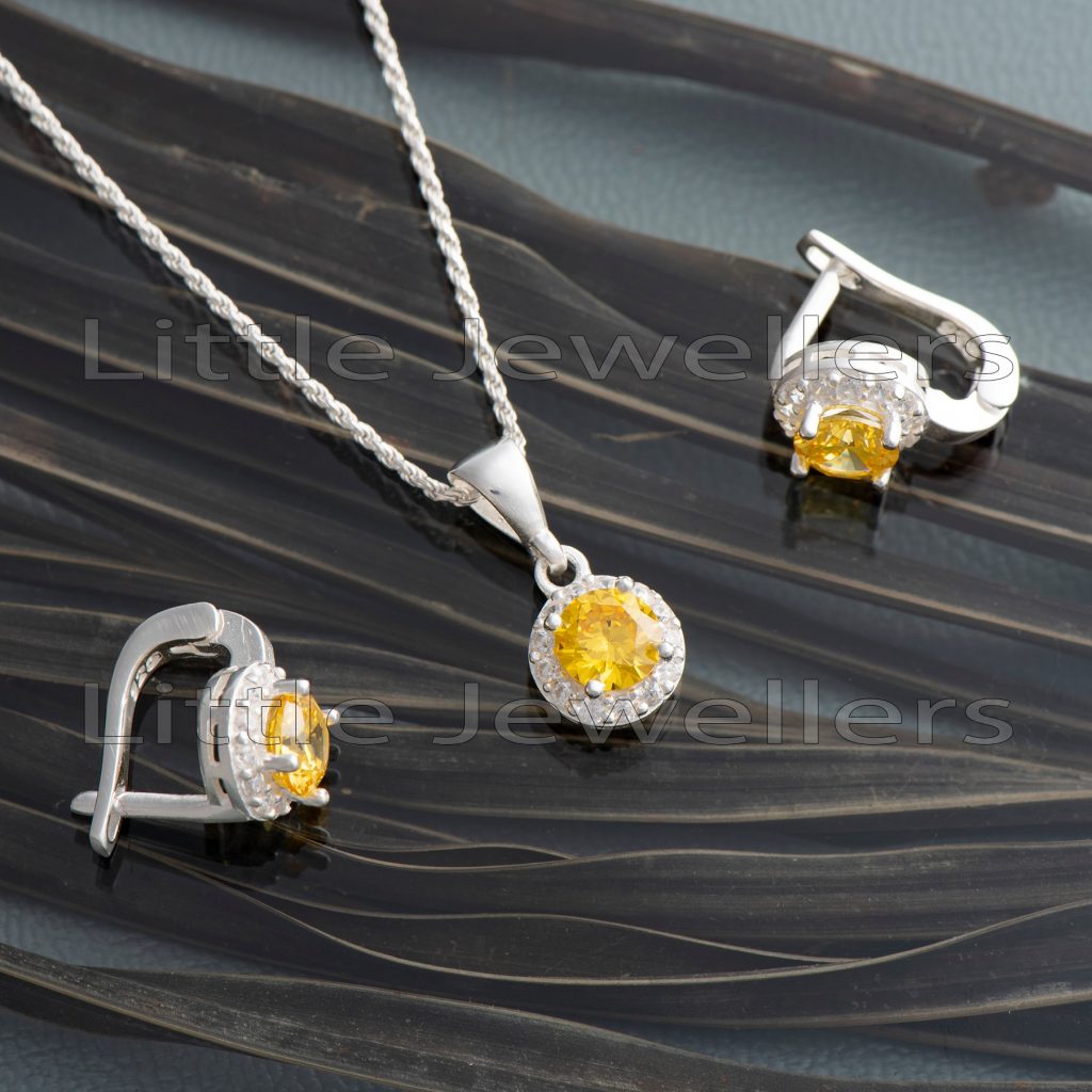 This lovely Citrine jewelry set is ideal for anyone who adores the bright yellow hue of the November birthstone.