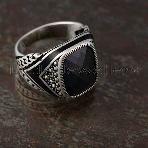 Make a lasting impression with this fashionable Sterling Silver Male Ring made of high-quality materials.