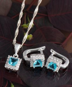 This gorgeous aqua necklace set will make her feel like queen with its exquisite craftsmanship and majestic hue. It's the ultimate gift for any special occasion!