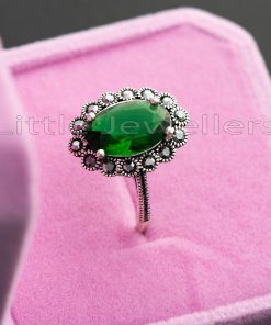 Do you want an accessory that can work with any outfit? Take a look at this silver green ring! It's a great way to add a little sparkle to any outfit.