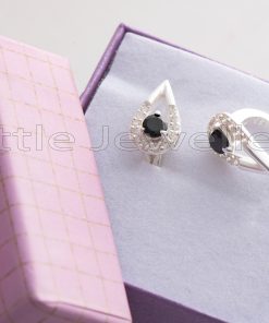 Give your jewelry collection a modern and stylish boost with this pair of black silver earrings!