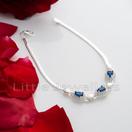 This gorgeous bracelet is a sight to behold! The stunning blue and silver combination is highlighted beautifully by the three pear-shaped stones that grace it. Experience the remarkable contrast and shine of this exquisite piece of jewelry.