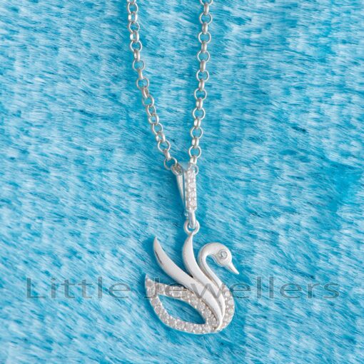 The intricate design of the swan pendant necklace will add a touch of sophistication to any outfit, making sure you look and feel your best with every wear.