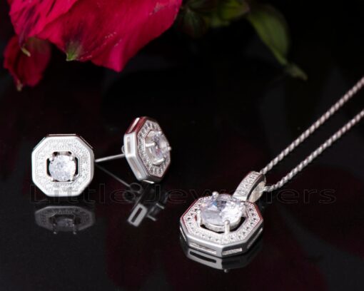 Make Mum feel extra special this Mother's Day with our exquisite silver jewellery set. Shop now and find the perfect token of your love and appreciation among our unique gifts in Kenya.