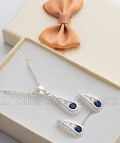 Surprise your loved one with a beautiful blue silver necklace set that will never go out of style. This is a great gift idea for Mother's Day, or simply to express your gratitude and affection.
