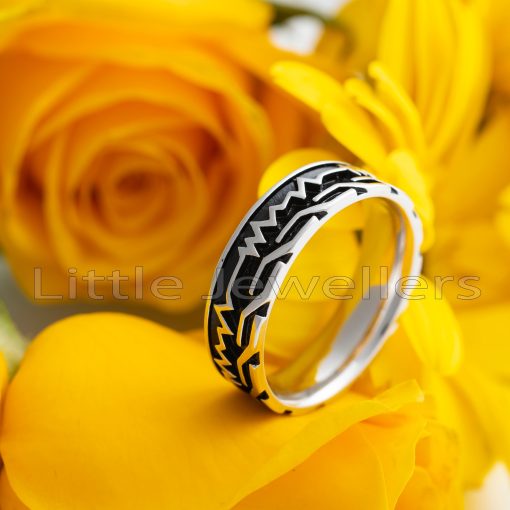 Add a special touch to your wedding day with this unique and stylish sterling silver men's wedding ring featuring a heart beat pattern. Personalize it with a special message for a lasting memory.
