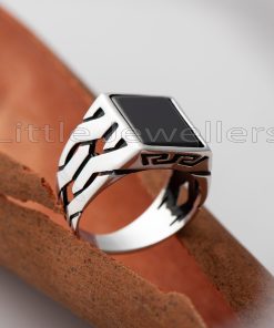 Make a statement with this silver ring for men. Featuring a black center stone and a captivating pattern, it is sure to become a timeless piece of jewellery. Shop for the perfect men jewellery today!
