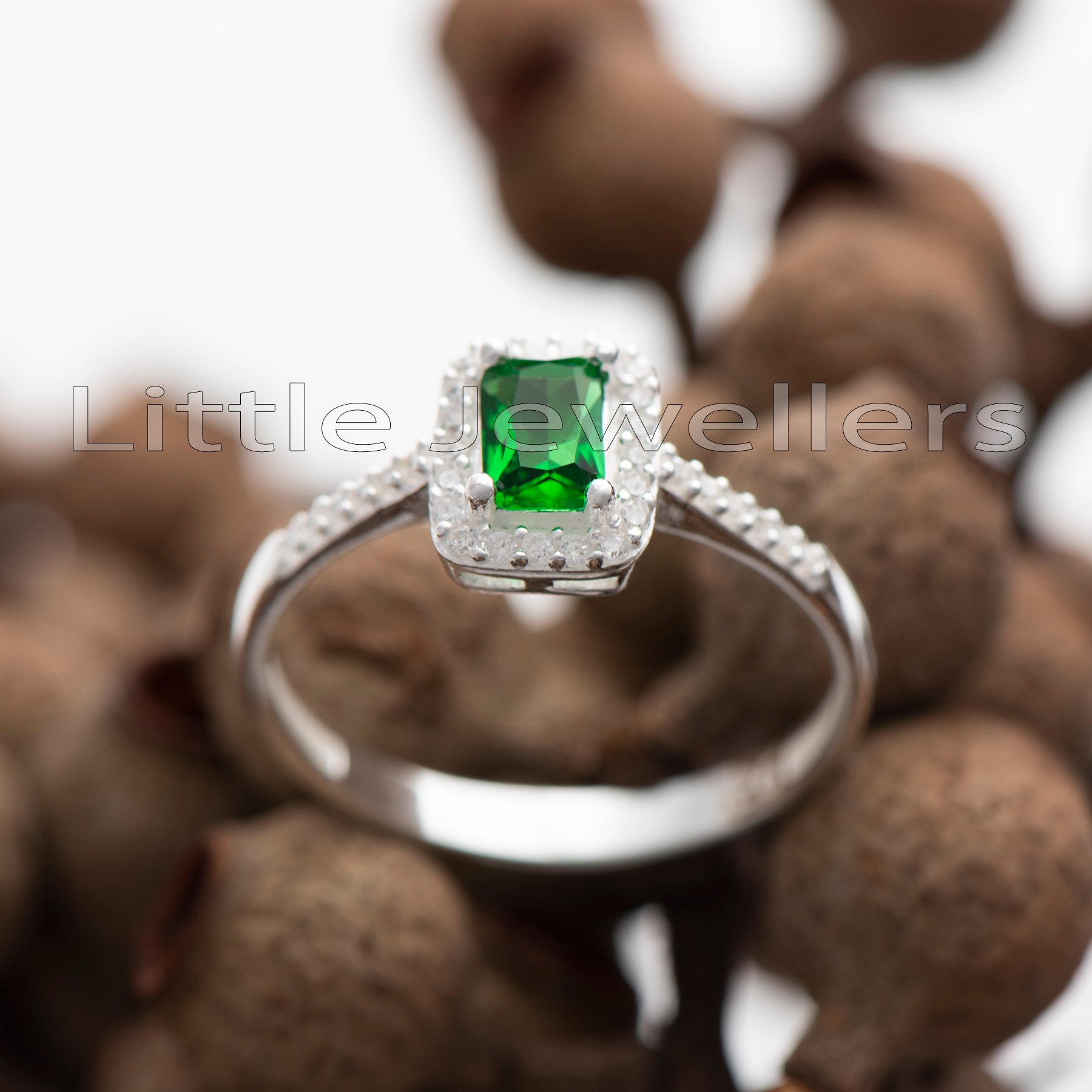 This stunning silver ring with a vibrant green stone is the perfect  birthday gift to celebrate you or a loved one's special day. Experience its  intricate design  let it be a