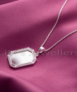 Spoil your loved one with this beautiful silver necklace! Make it even more special by adding a heartfelt message. Give her a meaningful & personal gift that will stay close to her heart forever.