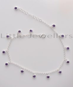 Add some sparkle and style to any outfit with this timeless and elegant silver anklet with purple heart-shaped charms. Durable and fashionable, this accessory is the perfect addition to any wardrobe.